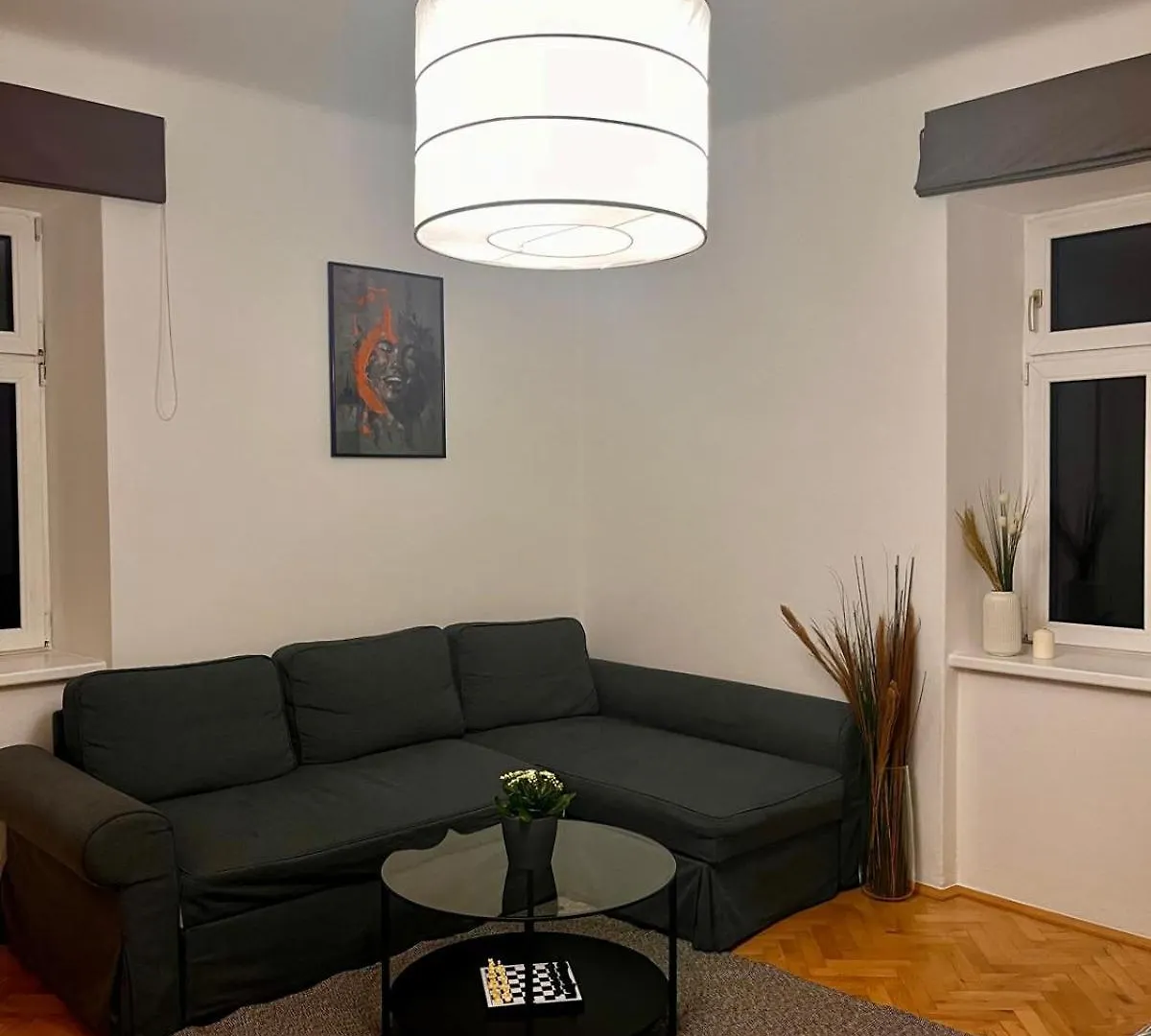 Comfy Room In Salzburg Center Homestay